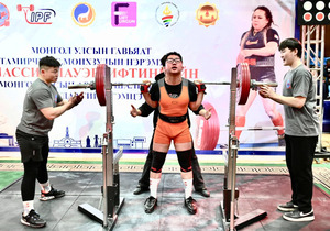 О.Мөнгөнбаатар 197.5-ыг өргөснөөр өсвөрийн Монгол Улсын дээд амжилтыг шинэчиллээ